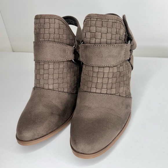 UNIVERSAL THREADS GOODS CO. SLING BACK BOOTIES SIZE 7 - Picture 4 of 6